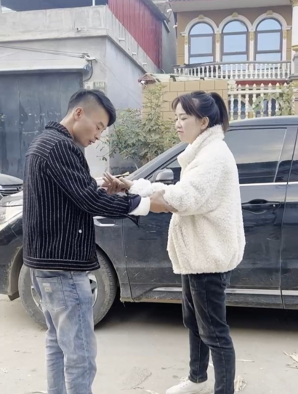 冯玉斌真烦人,天天上一当,当当不一样-度小视