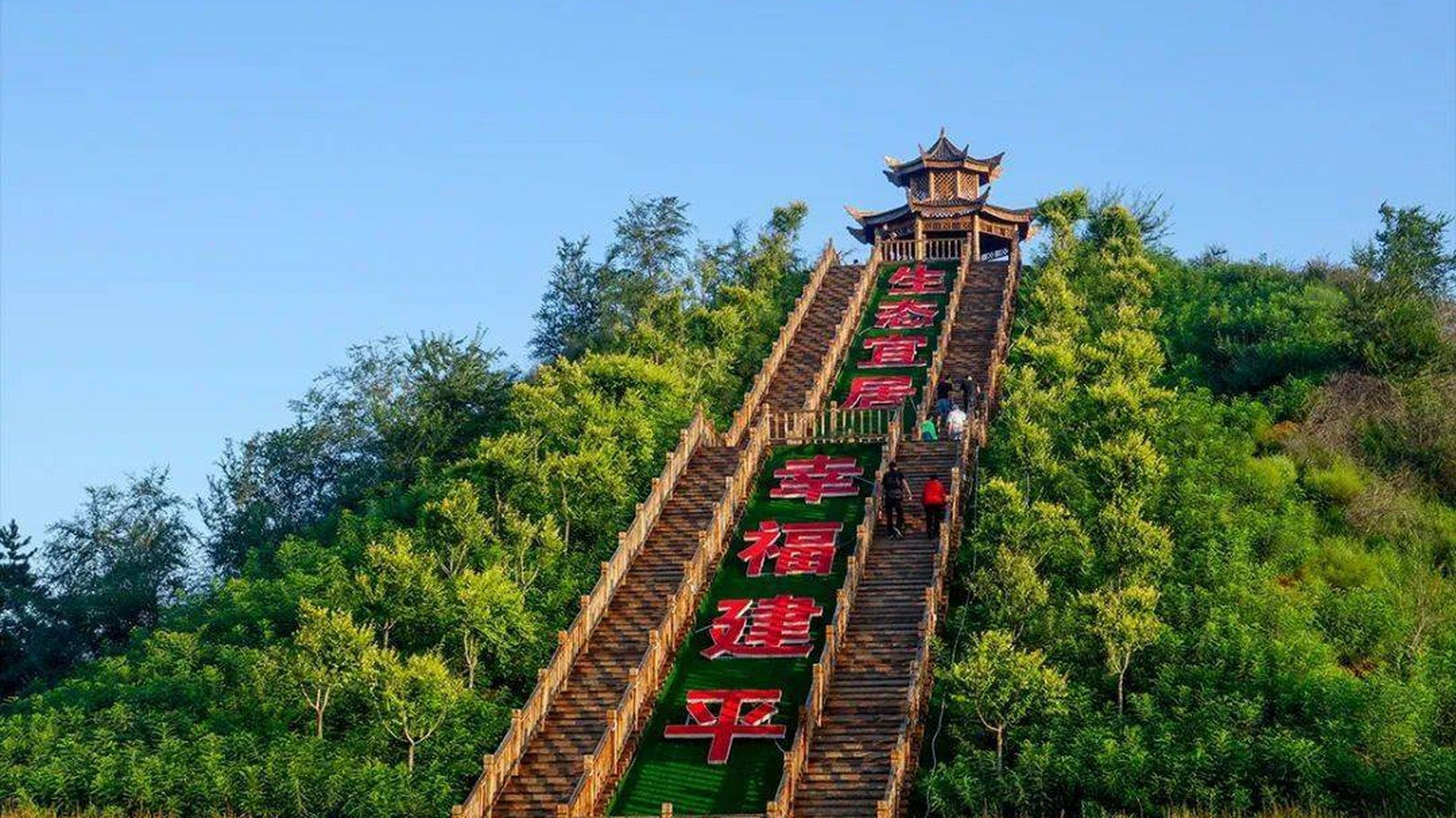 建平县原名"叶柏寿",因清朝时期出产优质叶柏而闻名,并因此得名.