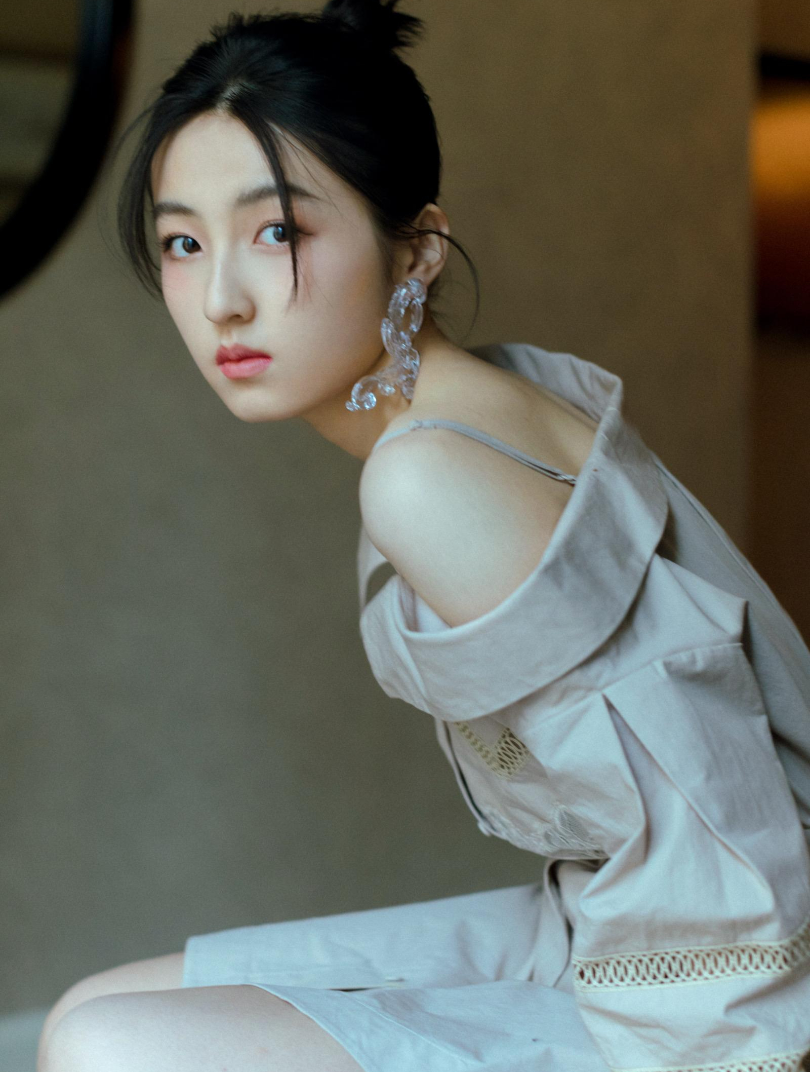 "京圈宠儿"张子枫,背靠5个爸无人敢惹,11岁击败胡歌得百花奖2-度小视