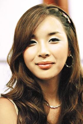 韩国变性人河莉秀不会生孩子被丈夫抛弃身体不如80岁老太太