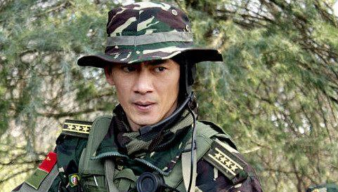 他被誉为银幕"特种兵王",戏里是铁血硬汉,戏外是男人好模范