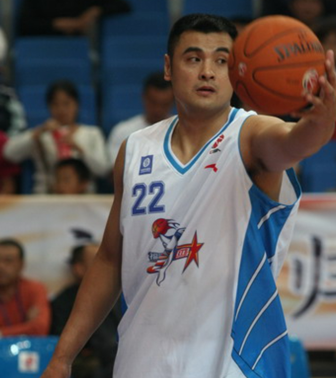 53岁刘玉栋现状:走上仕途,娇妻转业从医,儿子患哮喘不能打球