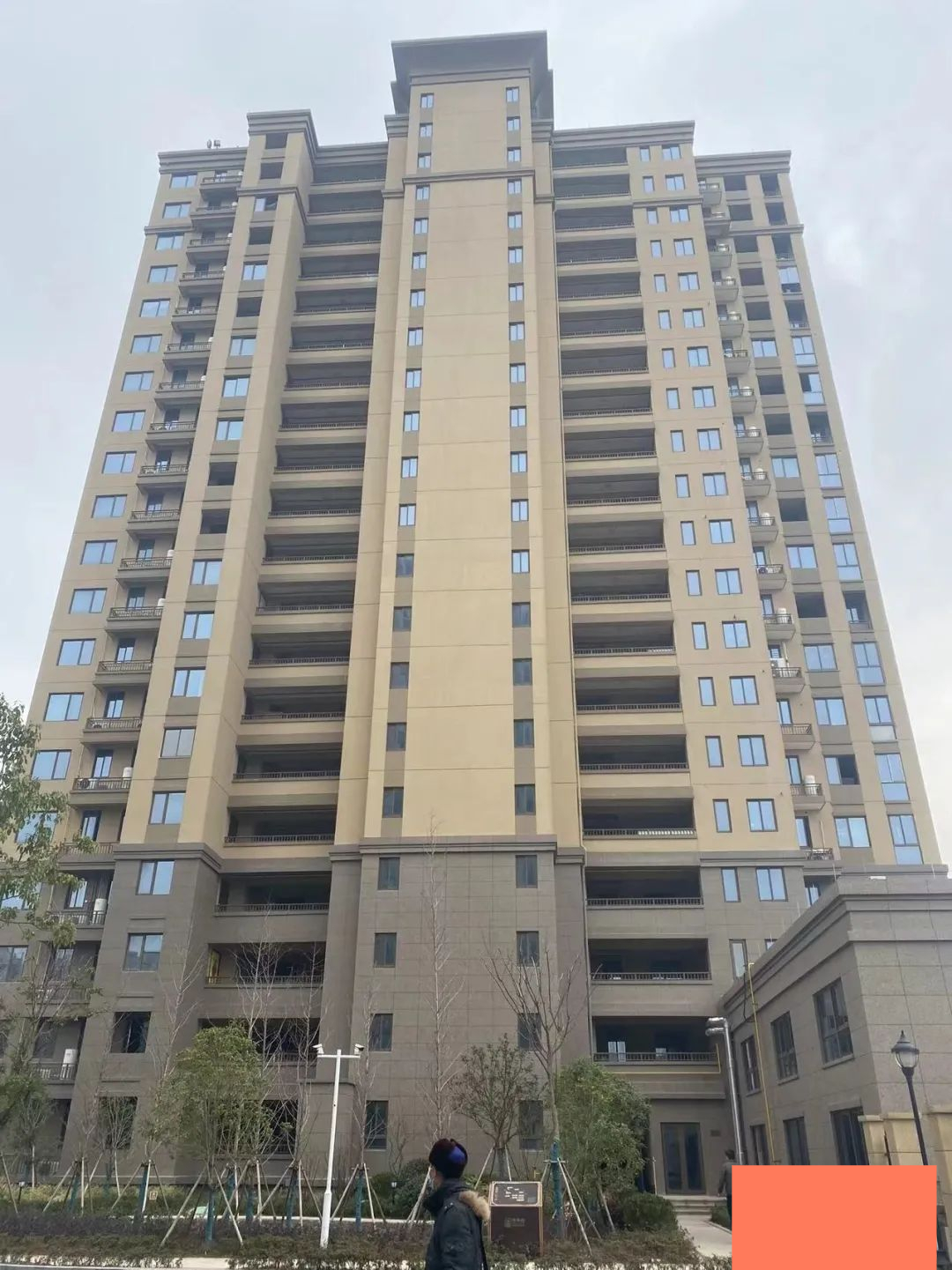 湖州高层小区敞开式连廊引争议