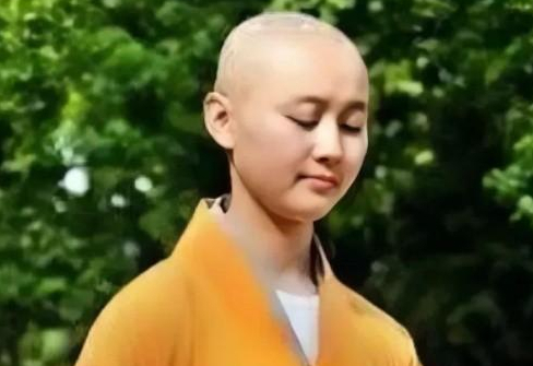 2008年河南女大学生只因一个梦醒来不听劝出家当尼姑后来如何
