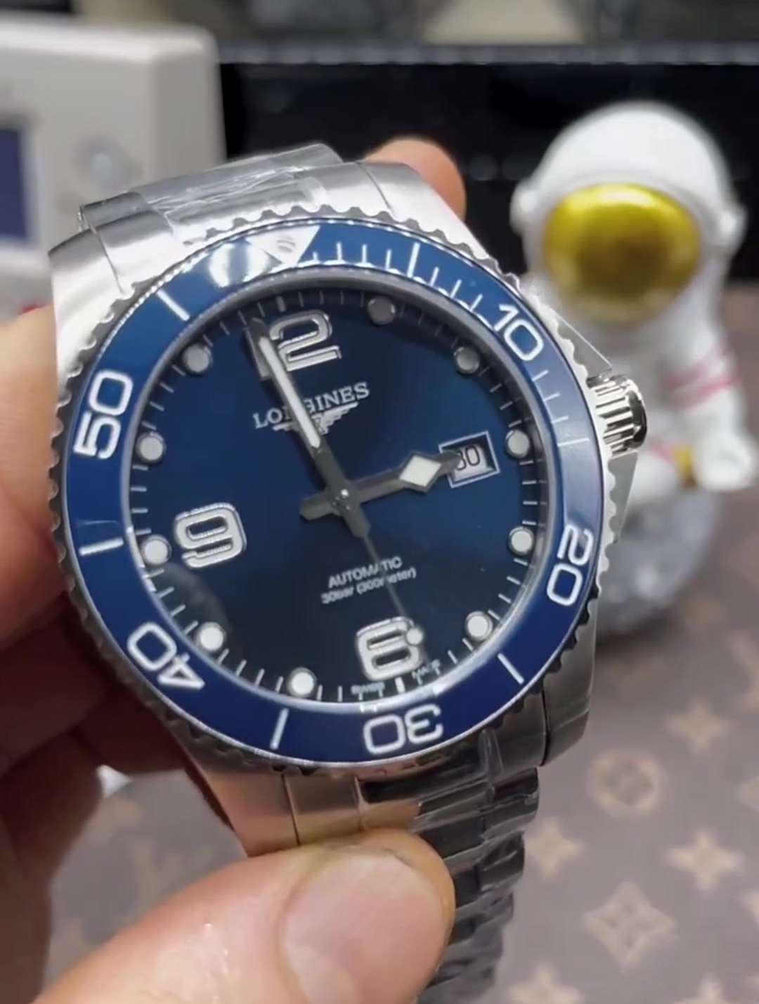 浪琴康卡斯,平民潜水表?外观不输水鬼