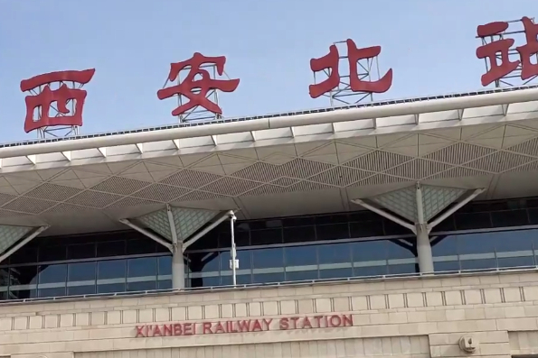 高铁站旁边还有烂尾楼?位于西安北站南广场,网友:太可惜了