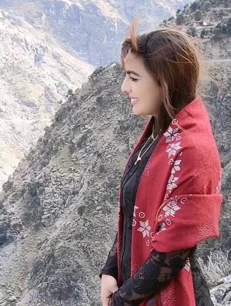 巴基斯坦洋媳妇身材比例绝了,要和她生了孩子,颜值一定会很高!-度小视