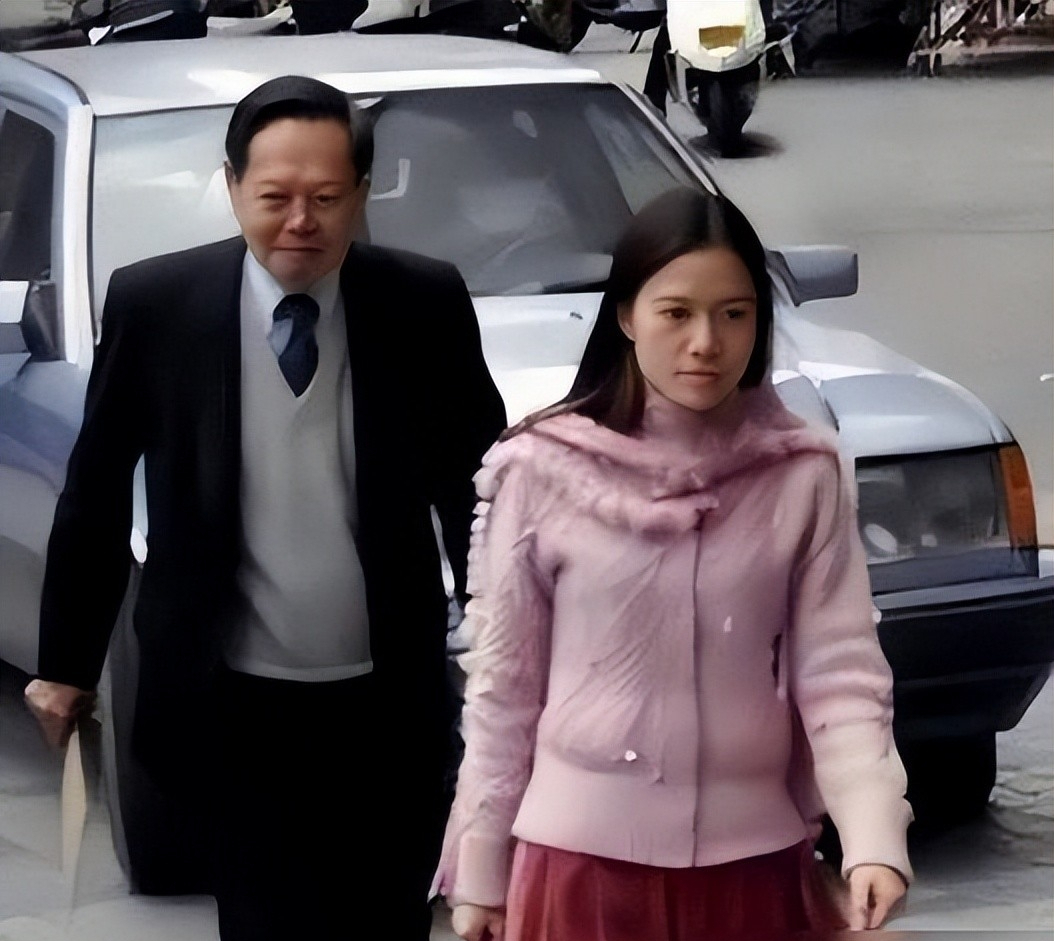 回顾杨振宁的一番言论导致翁帆被指认为日本间谍真相如何