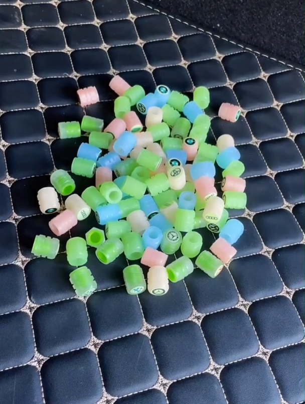 分享一个神奇的小东西夜光气门嘴帽白天吸光晚上发热