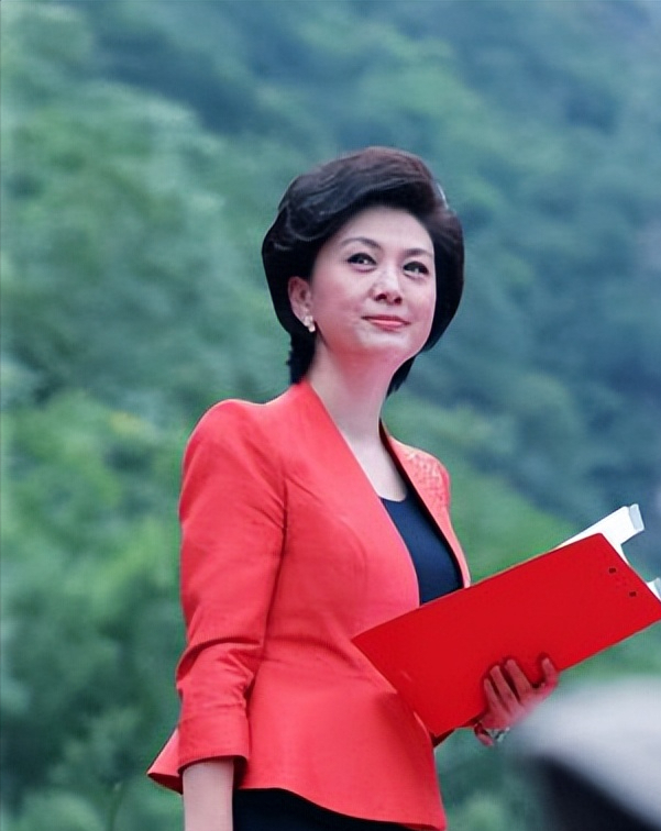 回顾央视主持人海霞亮:老公是"大名鼎鼎"的罗永章,女儿比妈还美