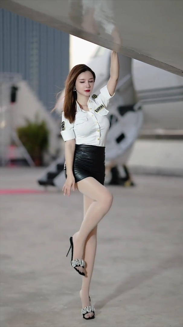 蓓蓓爱路拍,成熟韵味十足的小姐姐,最后的小哥哥也太幸运