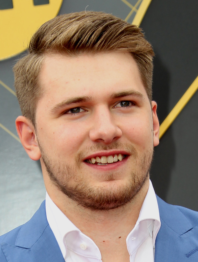 又慢又胖的东契奇,为何在nba这么难防?路人跟他单挑能拿几分?1-度小视