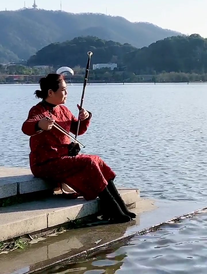 二胡演奏顺流逆流每一串汗水换每一个成就