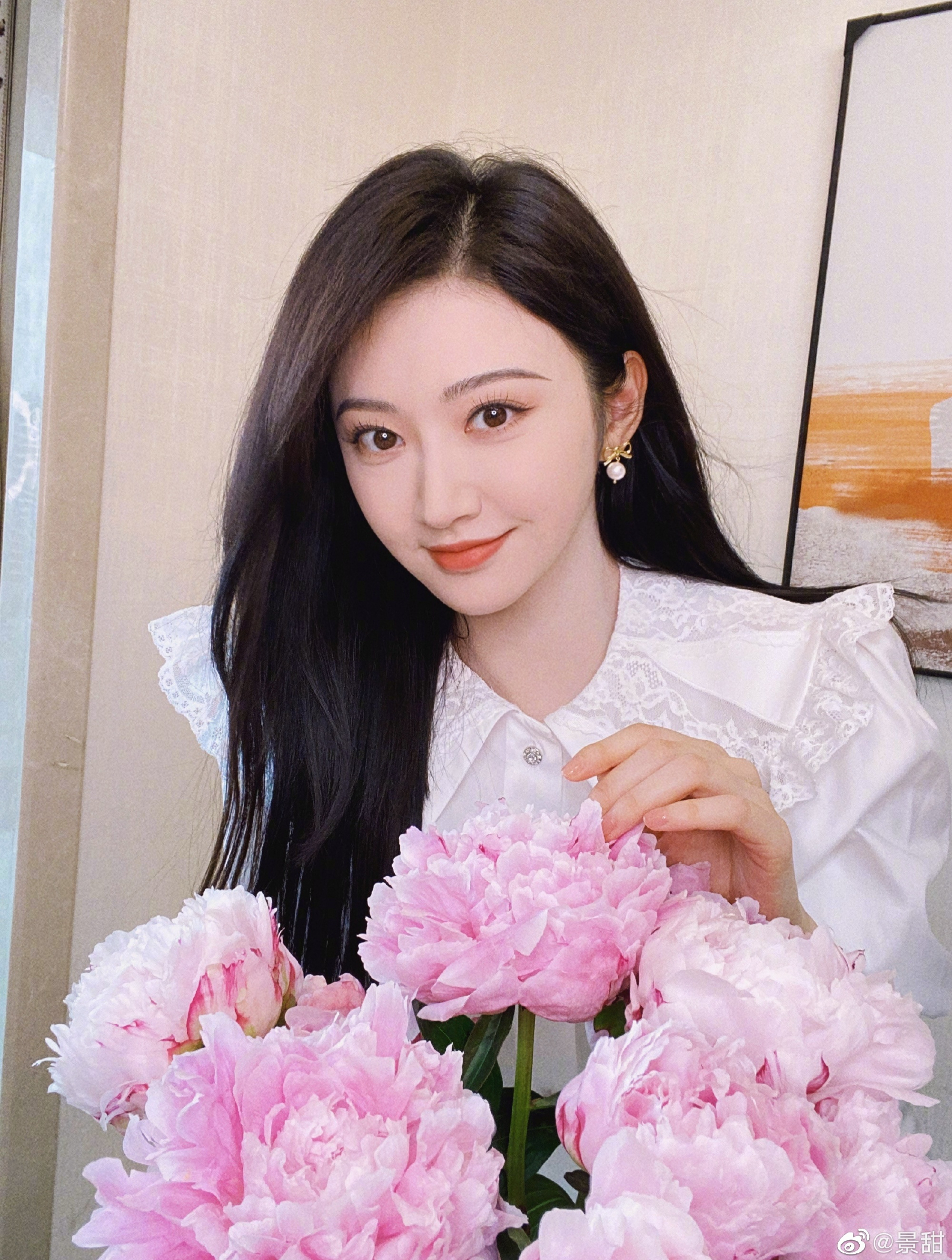 从出道就资源逆天,强捧10年也不红,景甜背后金主究竟是谁?-度小视