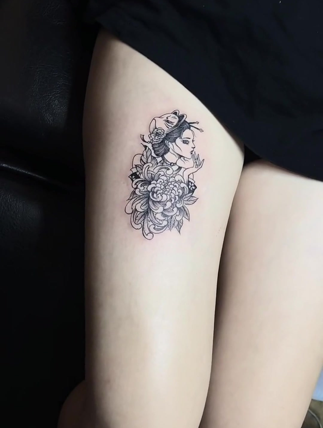 小姐姐为了变美有多拼?在大腿上纹身,妈见打系列!