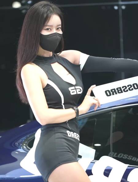 美女车模素衣,面容姣好气质出众,精彩视频第2篇,让人怦然心动-度小视