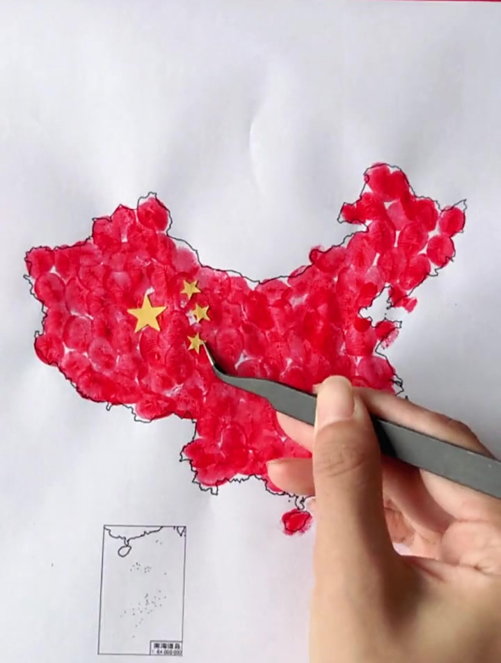 适合2到4岁小班中班小朋友的国庆节创意手印画