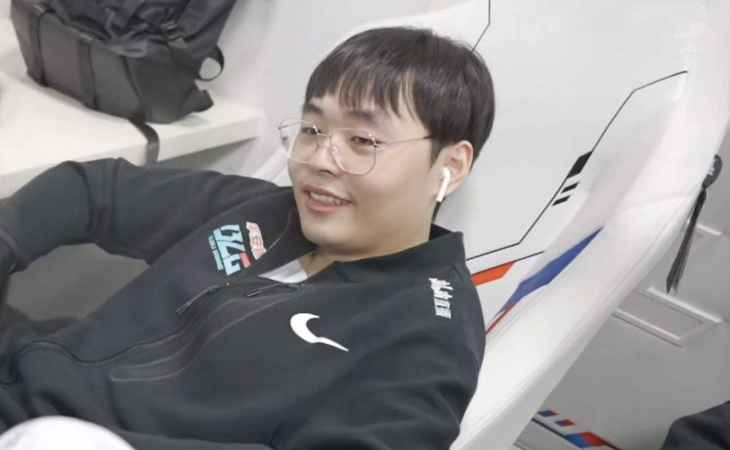 rng夺冠后首播,新上单呼吸哥疯狂自嘲,直言夏季赛要当牛古力