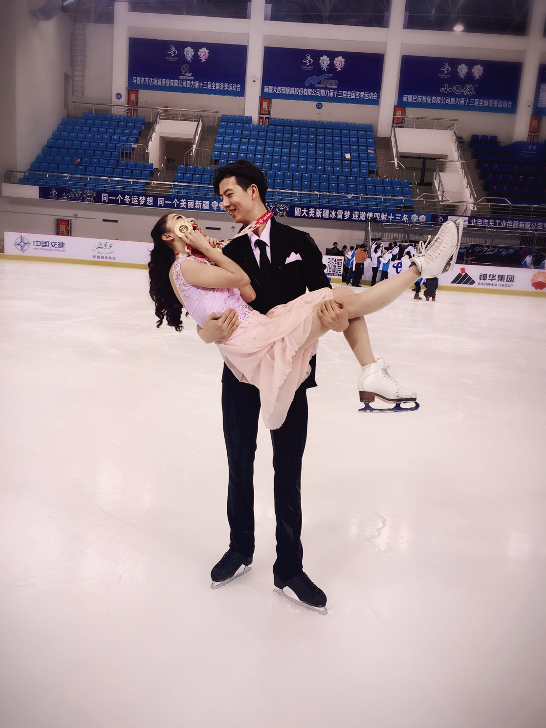 花滑的"恋爱"天花板,王诗玥柳鑫宇神仙眷侣,青梅竹马惹人羡