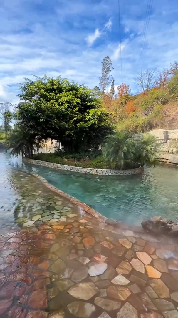 大自然治愈风景:藏在昆明西山区的天然河谷温泉青鱼湾