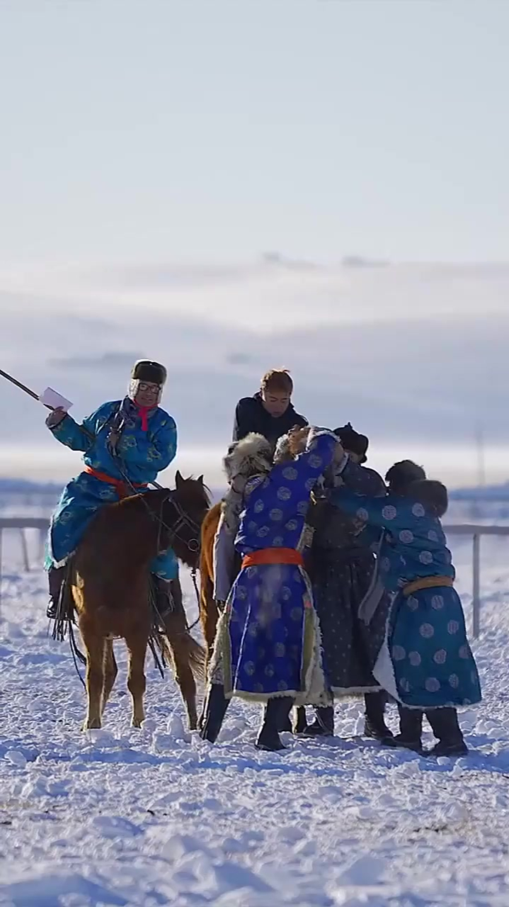 实拍蒙古驯马现场,烈马并不是谁都可以的,这也太猛了吧!-度小视