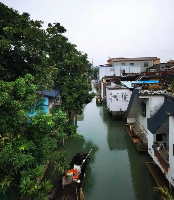 珠三角西江下游的大鰲島上有大鰲鎮,屬於江門市新會區,有sc界碑