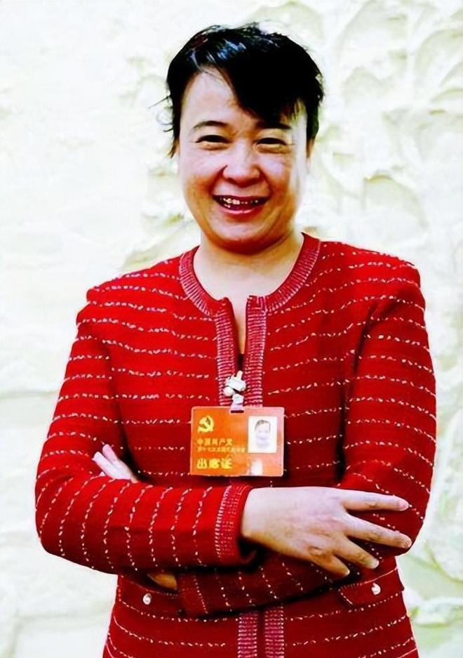 她曾是湖南中烟总经理,狂敛4.13亿,包养有妇之夫,结局如何