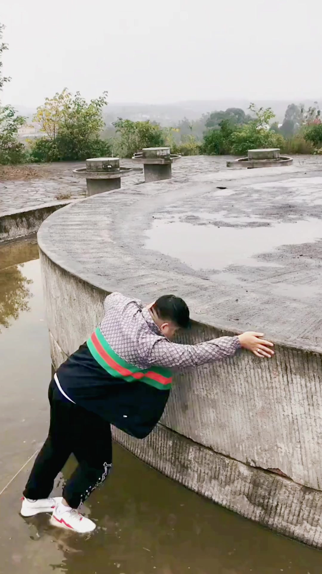 姥姥家门前的千年大磨,我发誓,这是我见过最大的磨盘!