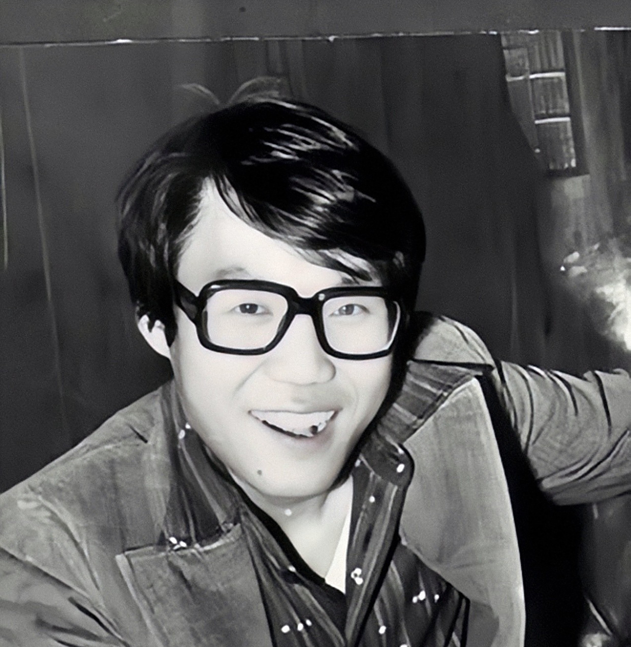 尹汝贞的好朋友曾告诫她:"赵英男可不是老实人,以前可是一个花花公子.