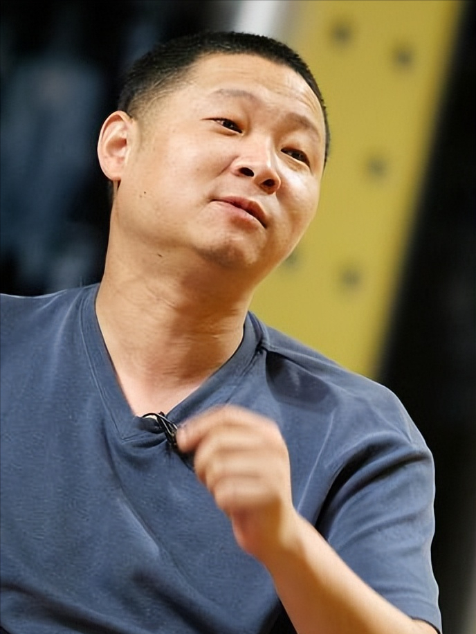 三德子赵亮娶小15岁娇妻退圈后隐居养鸡如今身价上亿