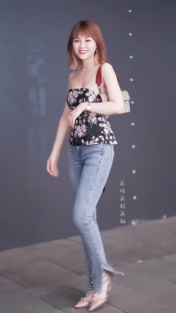 程楠街拍:小哥哥,你的情侣毛衣撞衫了!