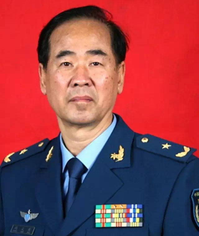 冯天有将军,创立新医正骨疗法,疗效显著,被誉为中华"神手"