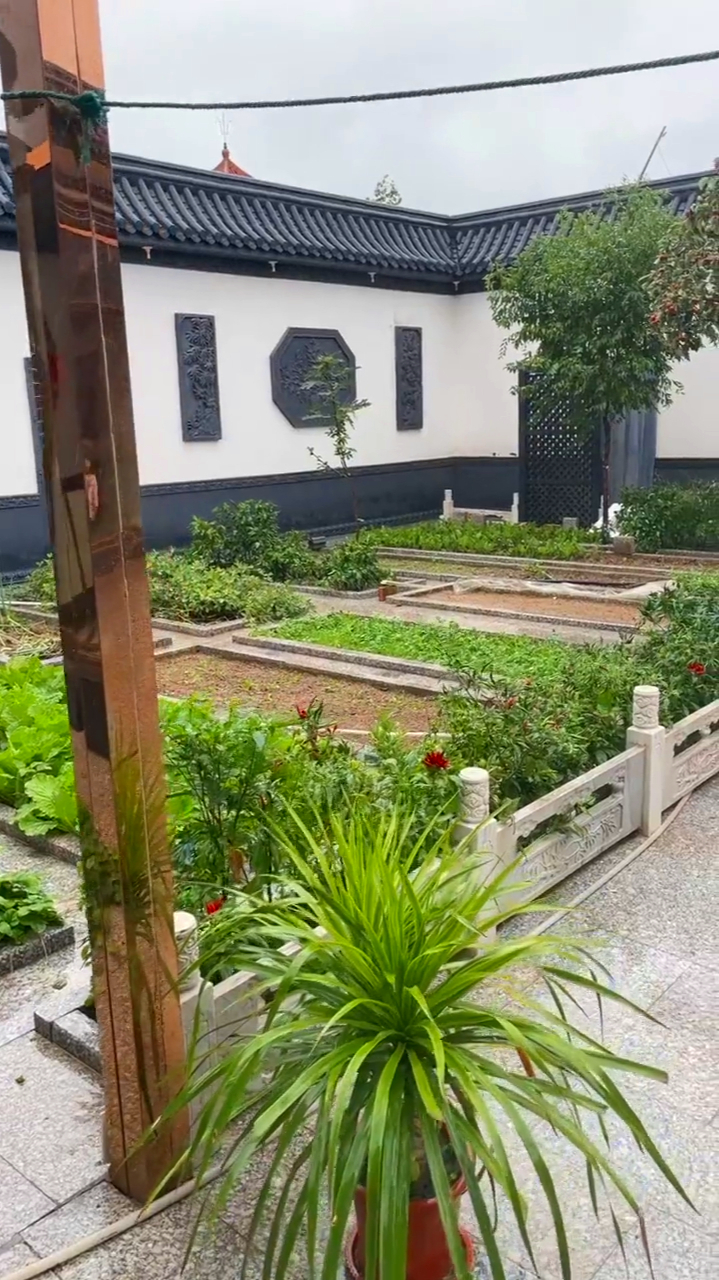 砖雕庭院设计:新中式围墙就该这样改造,符合中国人的文化自信