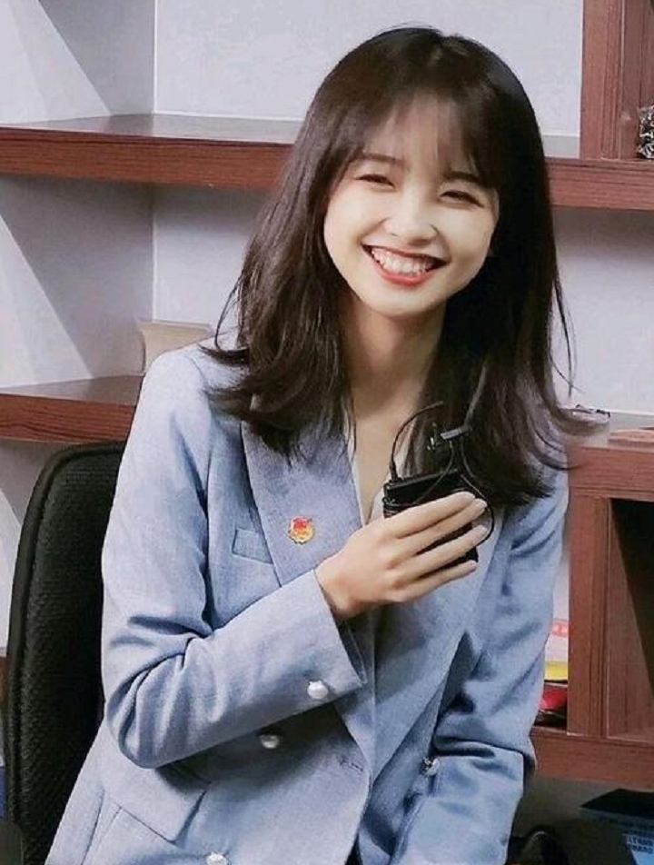 "初恋脸"王冰冰,成央视收视密码,直播3小时成交额破千万2-度小视