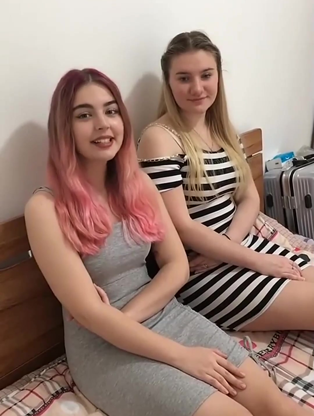 娶了个俄罗斯洋媳妇,为了生活出门打工,老子看着真不是个滋味