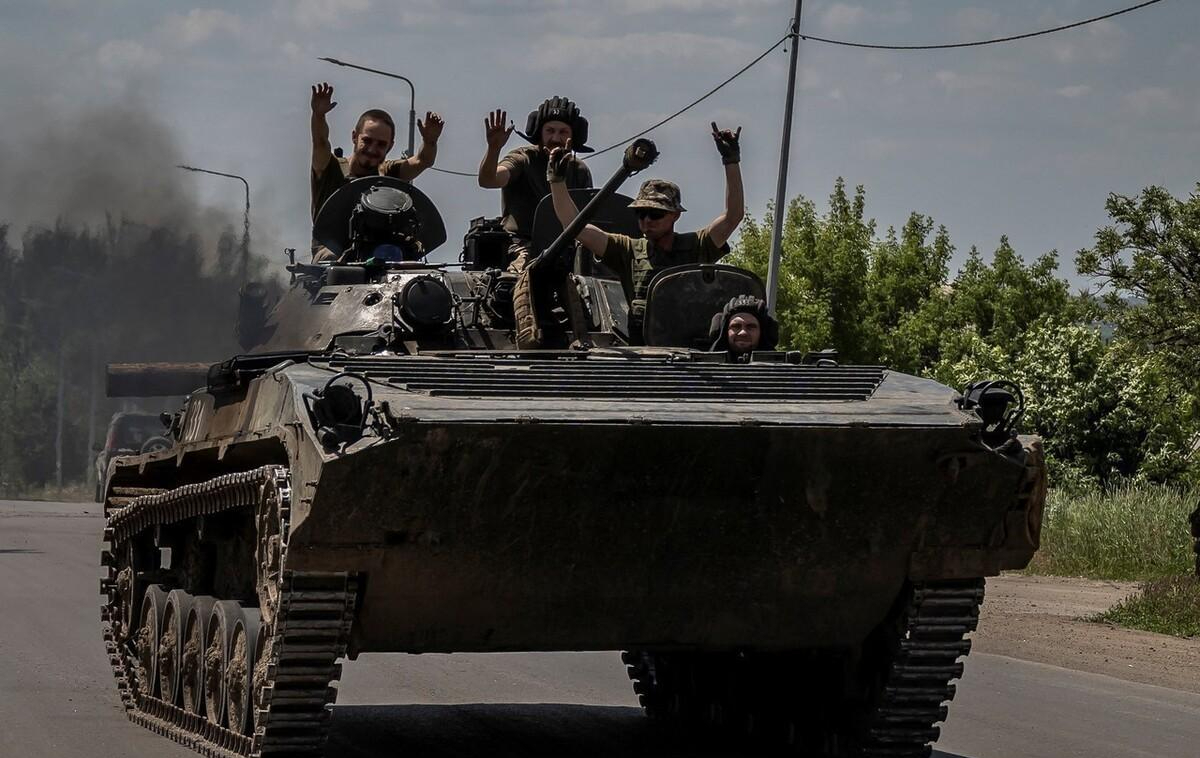 俄乌激战扎波罗热多种战法层出不穷俄军三道防线正在经受乌军考验