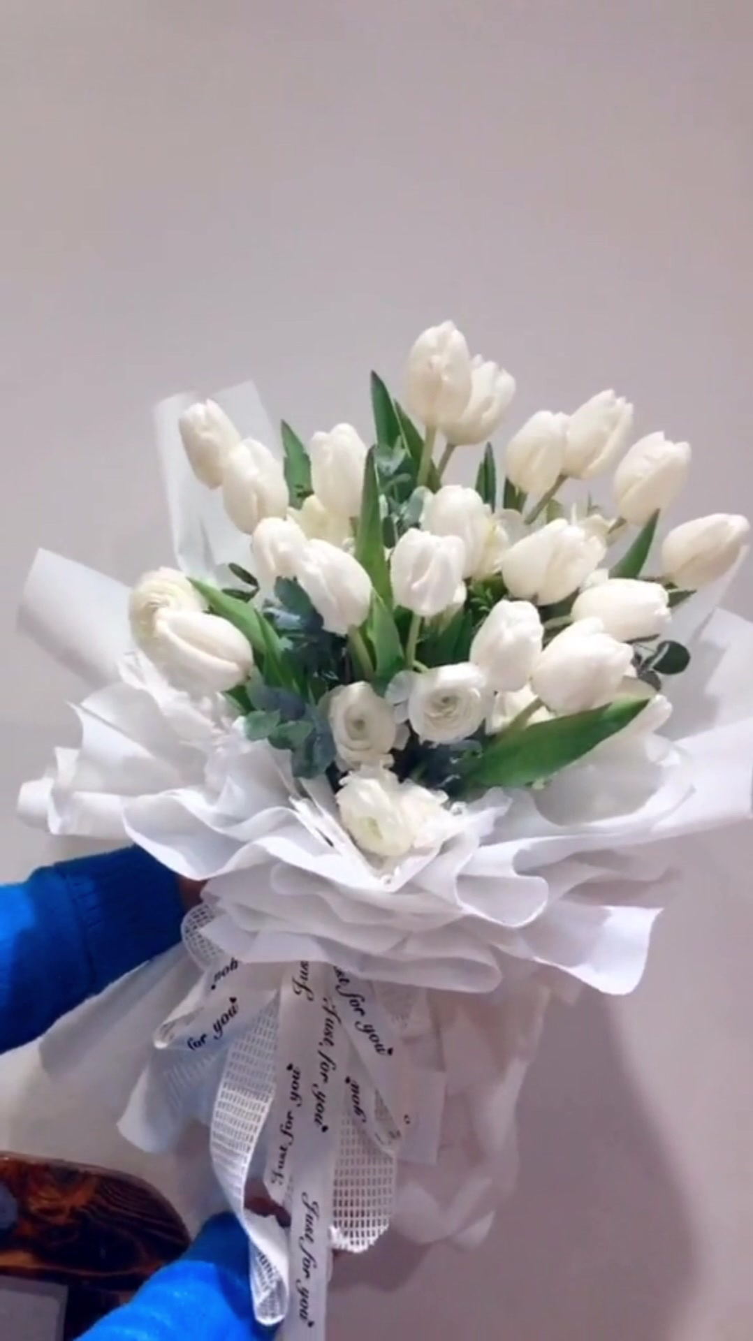 白色百合花束包装分享