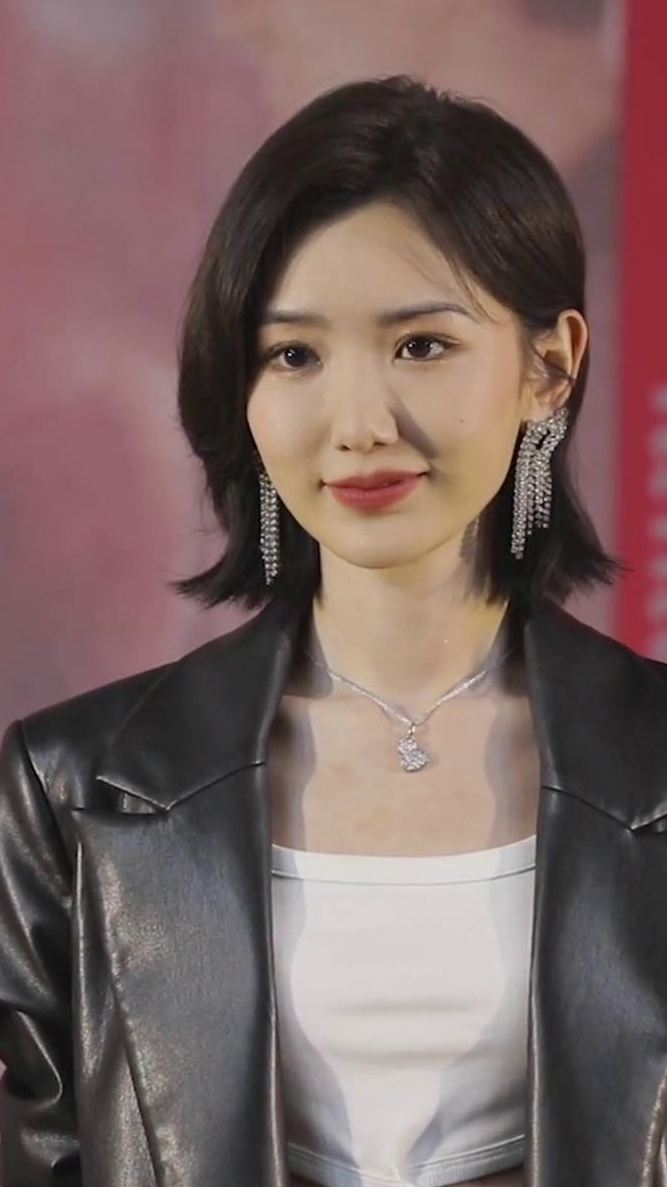 毛晓彤是在用眼睛打节拍吗还是在炫耀自己的大眼睛狠狠羡慕了啊