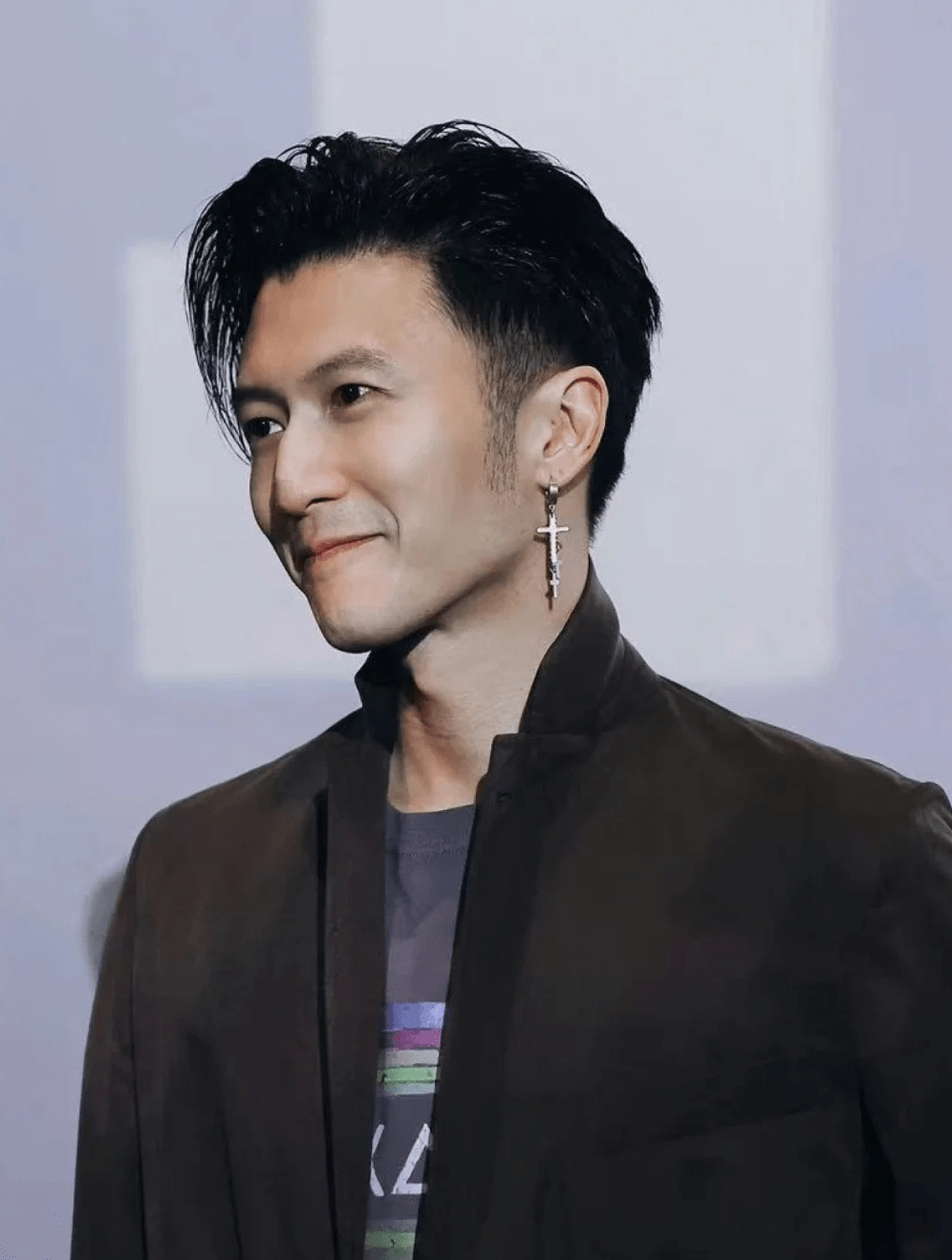 谢霆锋最爱的女人是她,至今单身有个孩子,孩子如今神似谢霆锋-度小视