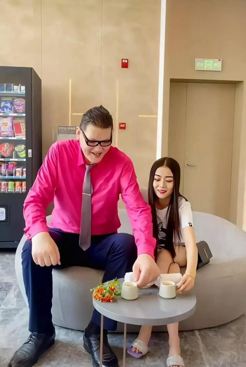 回顾"亚洲巨人"张欢:身高2.38米,被姚明视为"接班人",如今怎样了?