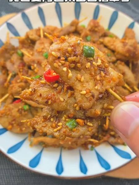 自从学会了这个牙签肉,我老婆再也不出去撸串了 牙签肉