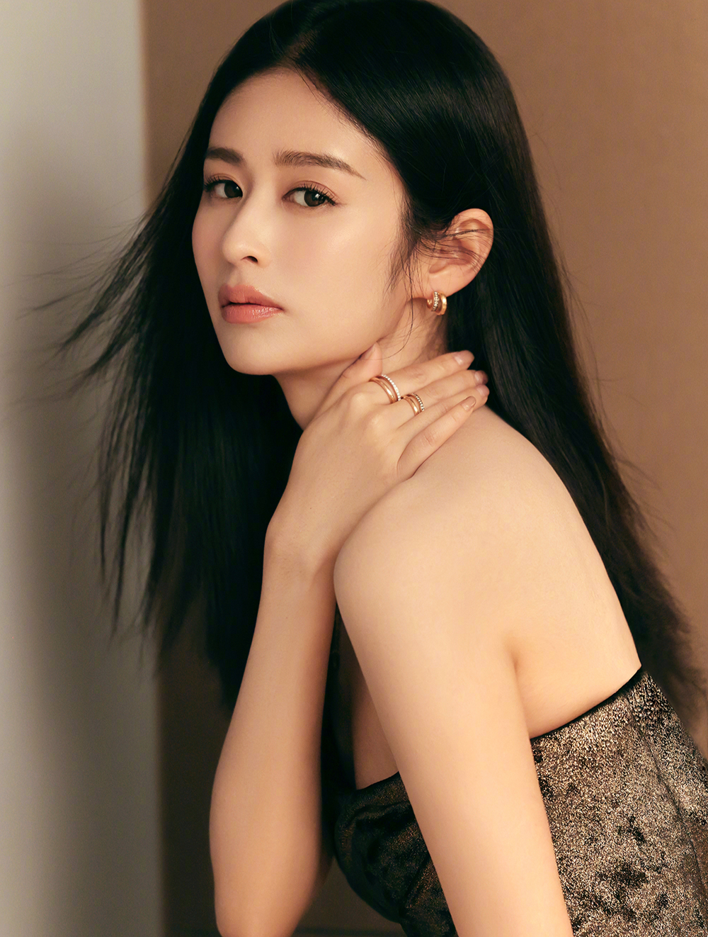 颖儿女演员歌手2007年参演电视剧婚姻之痒而正式出道