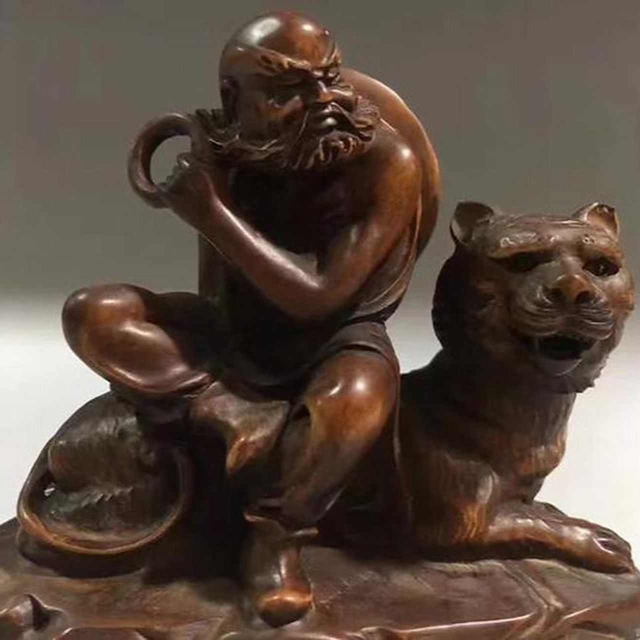 本文将详细探讨降龙伏虎罗汉的寓意及文化背景