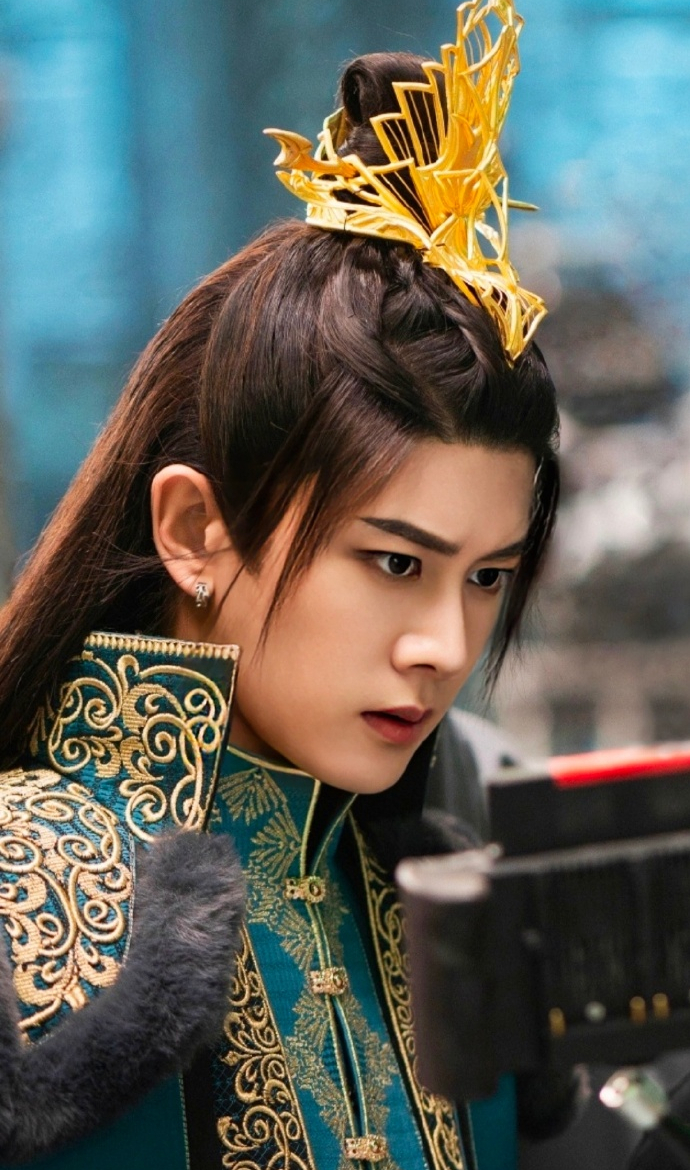 《驭鲛记》新剧照:任嘉伦现"北境之王"造型,眼神都不一样了