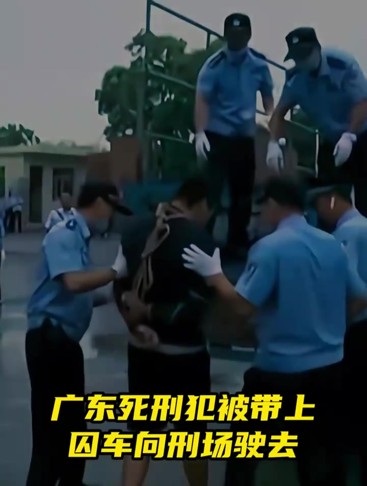 广州一刑犯被带上囚车后,一家人在囚车后面追车,让人动容-度小视