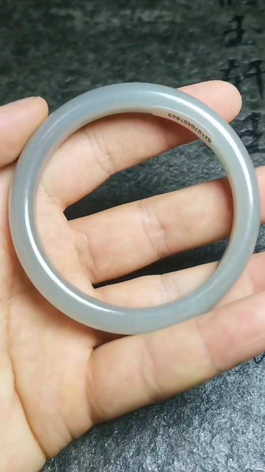 和田玉青海料烟灰色手镯玉质细腻纯度高外观精致美观