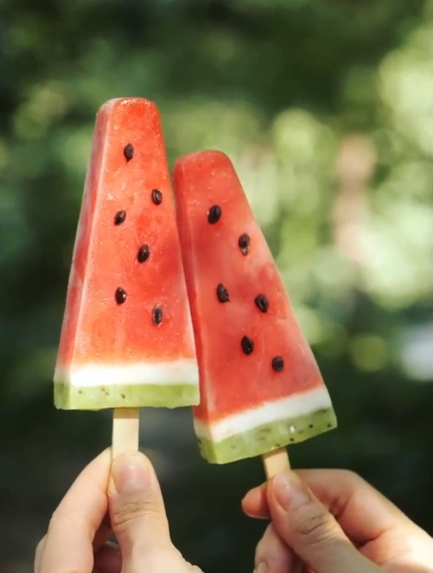 5_西瓜冰棍 夏日甜品 夏天吃点凉的 跟着抖音学做菜-度小视