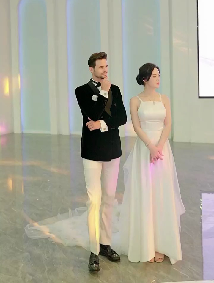 阿迪很支持盈公主的工作,为这一天准备了7年,这是盈公主的青春