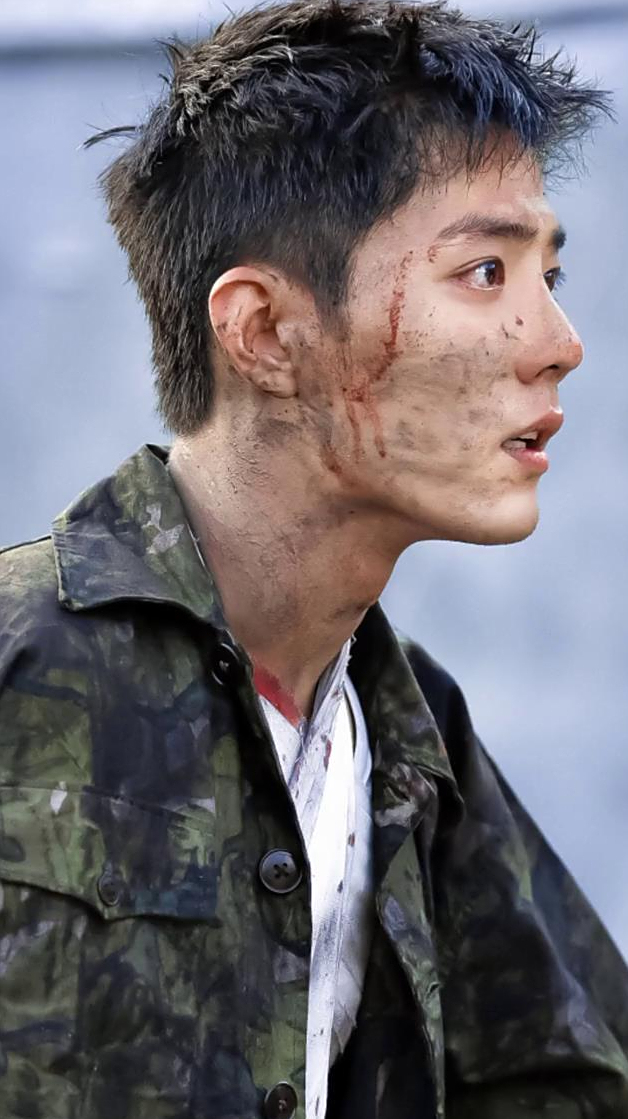 肖战的战损妆真的绝了啊,这个眼神破防了,破碎感直接拉满,我没了啊!