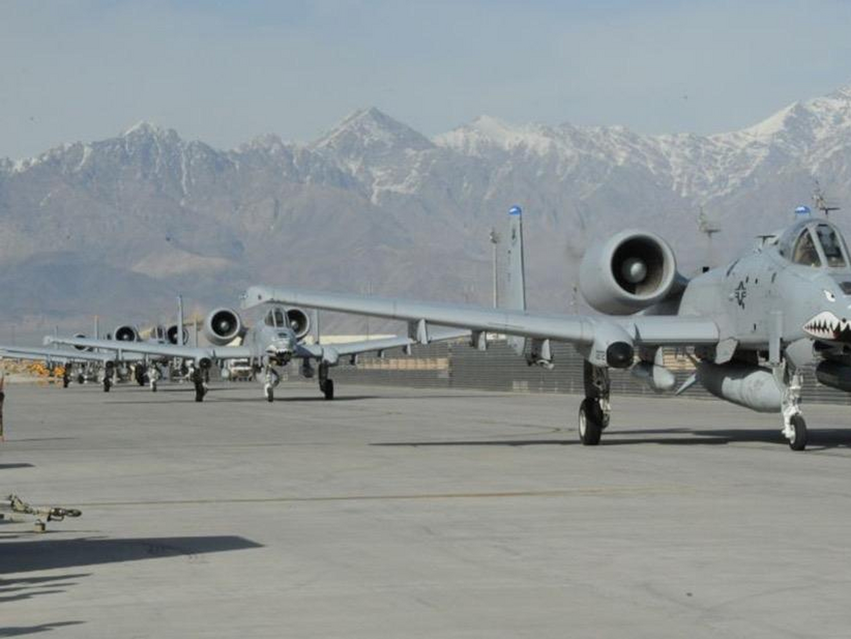 美国国会最近决定退役40架a-10c攻击机,奇怪的是,计划将这些飞机送往